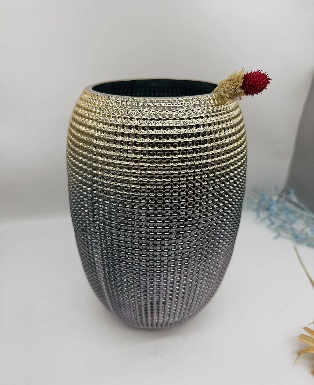 Glass vase textured gradient